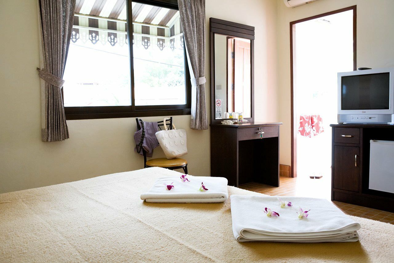 Anan House Hotel Phuket Exterior foto